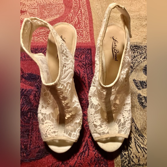 “Lucky Brand” Platform Wedge White Lace - Picture 2 of 3